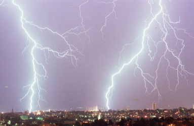 Research: Coarse sea spray keeps lighting strikes away